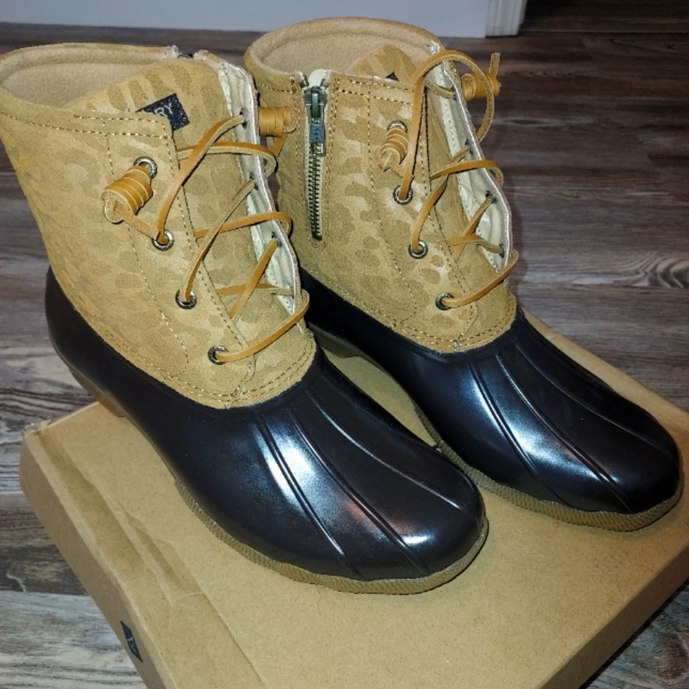 Size 11, Saltwater Cheetah Tan Duck Boots